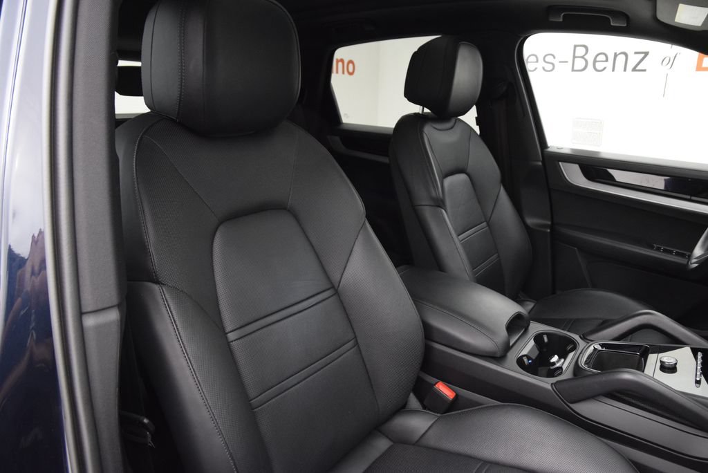 Used 2024 Porsche Cayenne AWD/4WD image 18