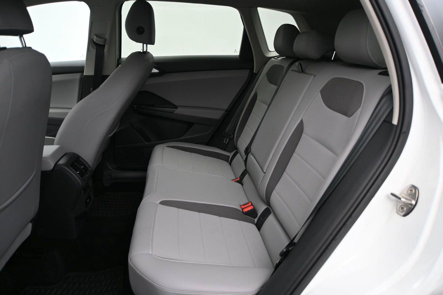 Used 2023 Volkswagen Taos SE w/ Panoramic Sunroof Package FWD image 10