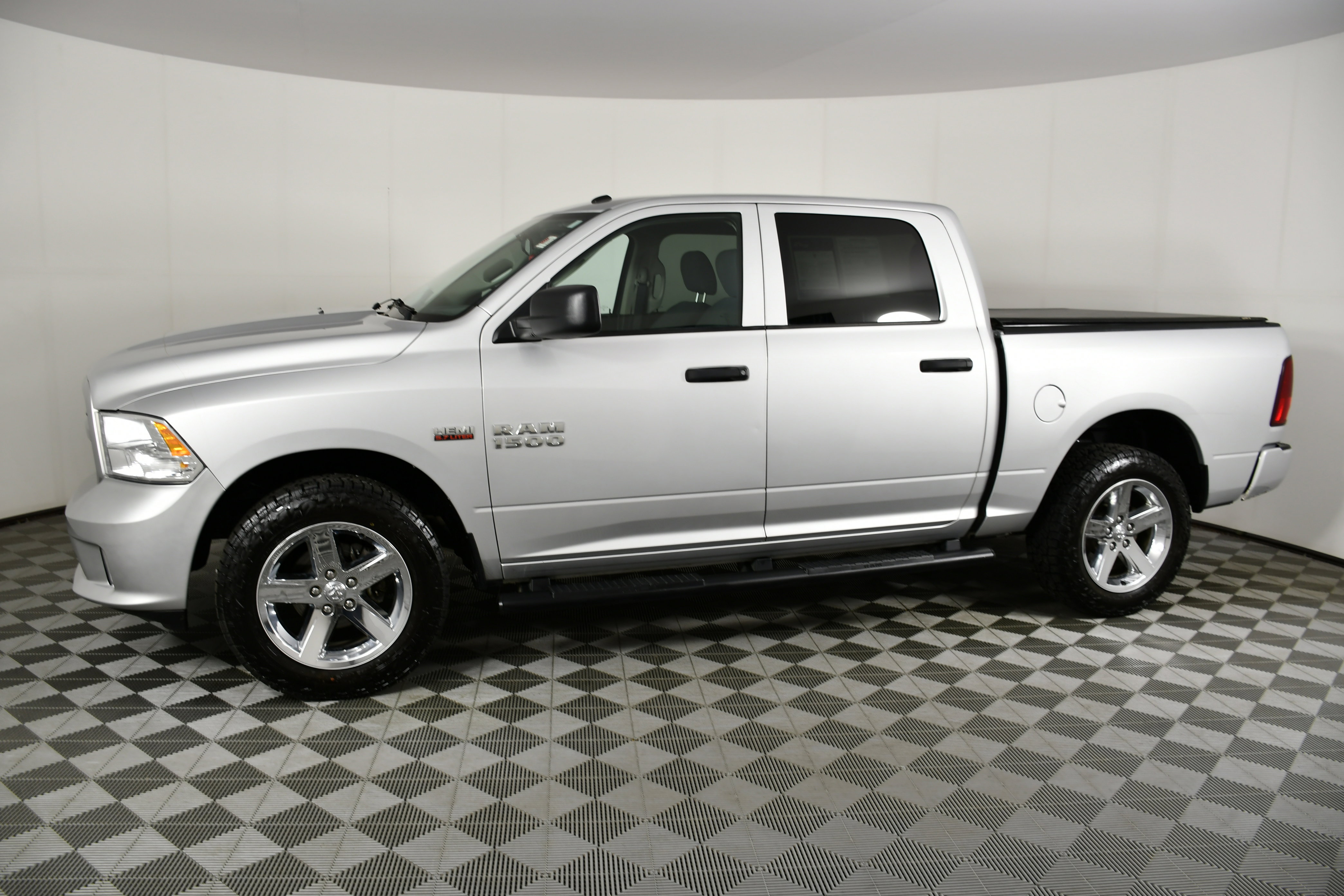 Used 2017 RAM 1500 Express w/ Express Value Package image 9
