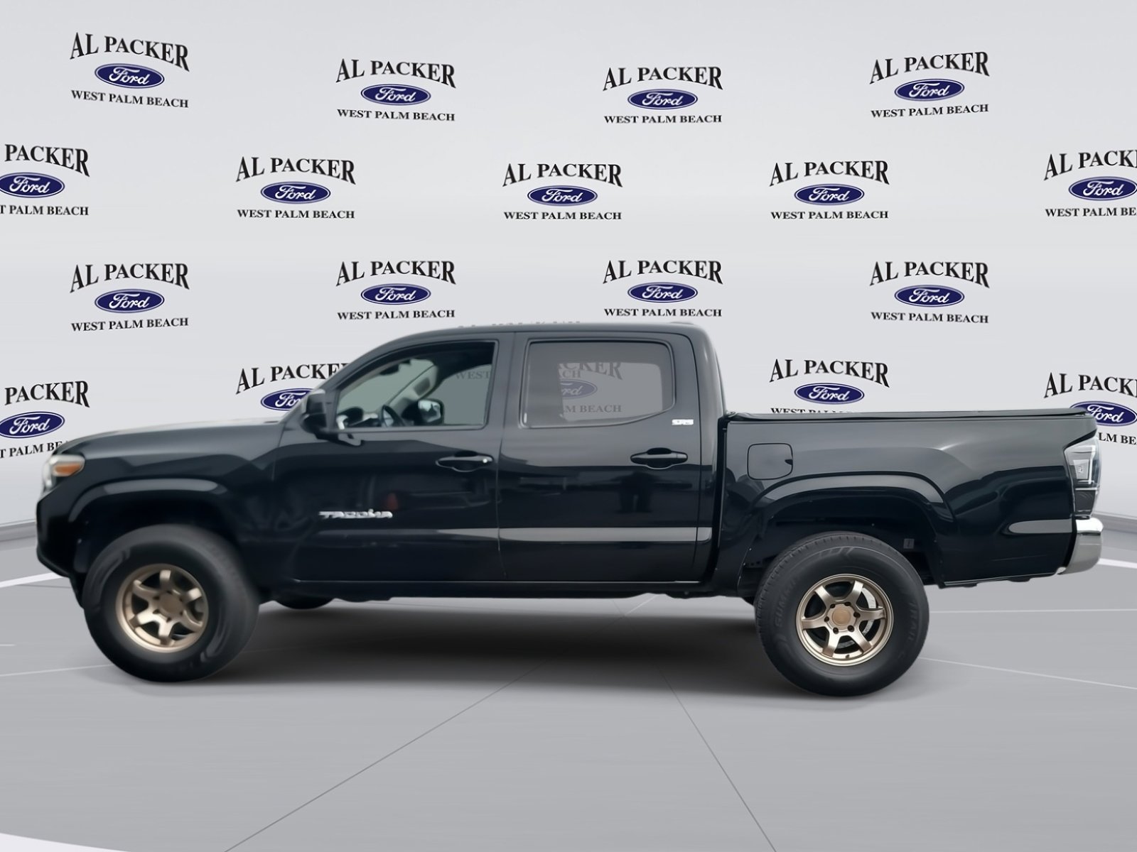 Used 2022 Toyota Tacoma SR5 image 2