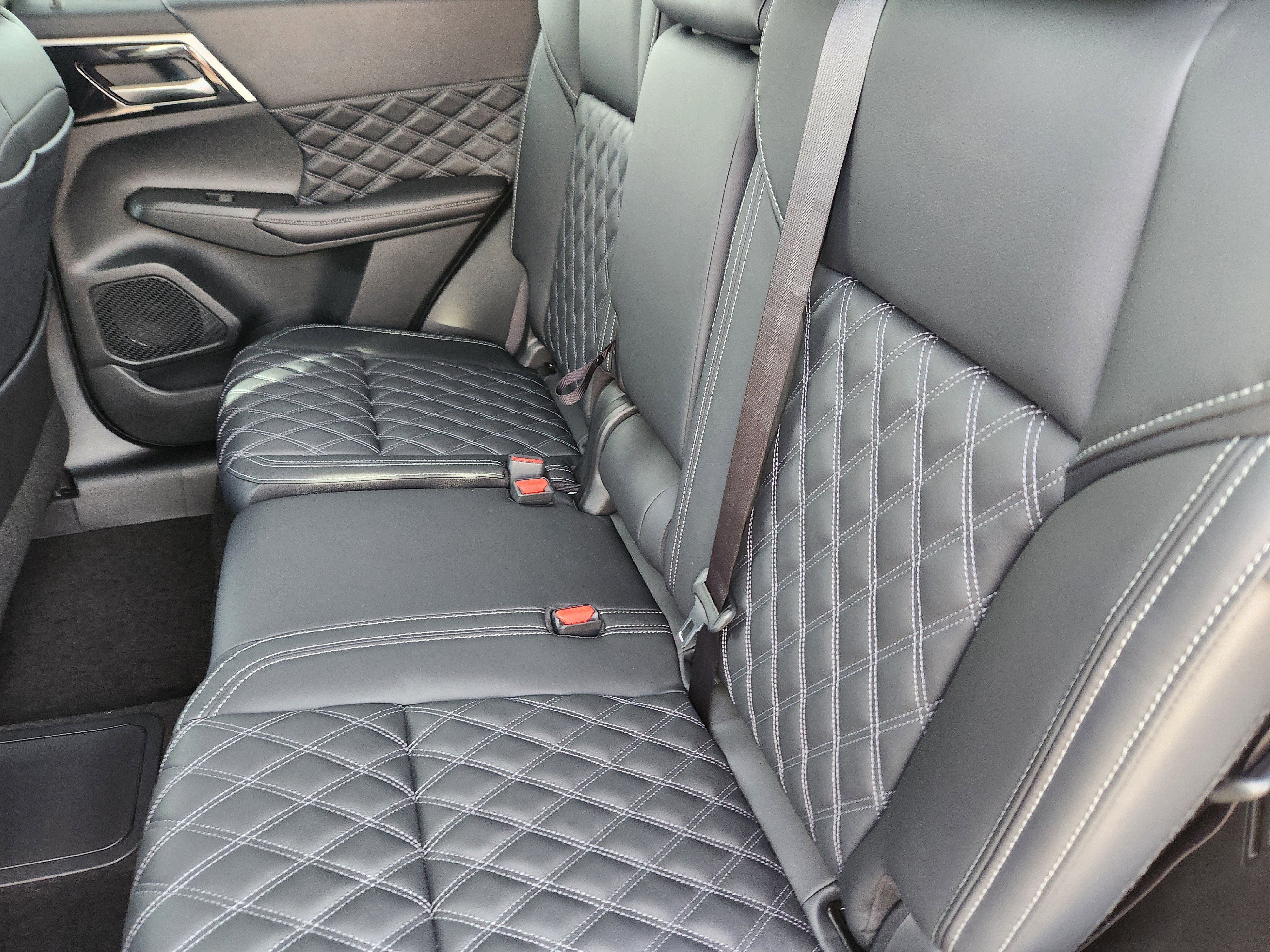 New 2025 Mitsubishi Outlander SEL image 21