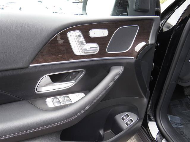 Used 2025 Mercedes-Benz GLE 450e 4MATIC w/ Driver Assistance Package image 7