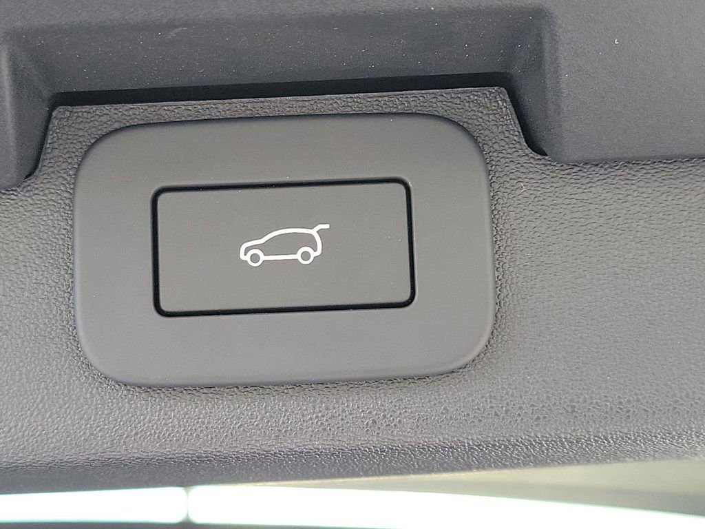 New 2025 Land Rover Discovery S image 12