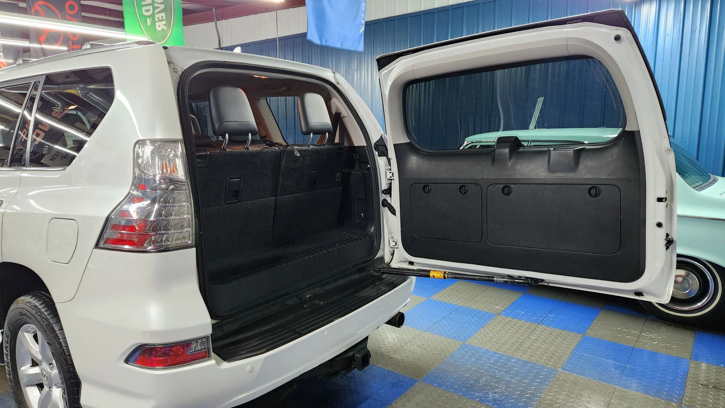 Used 2015 Lexus GX 460 image 69