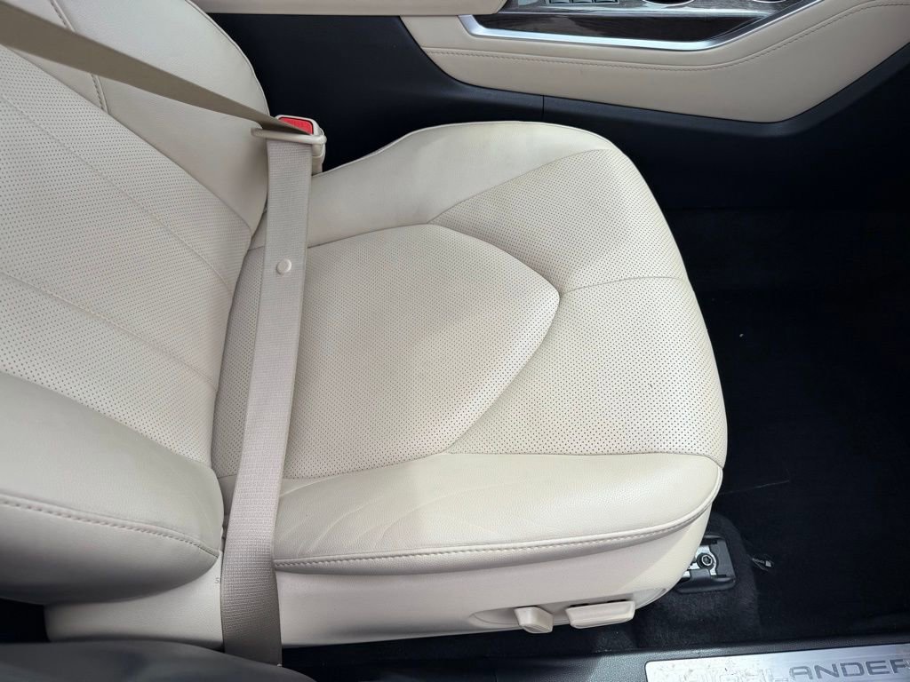 Used 2023 Toyota Highlander Limited FWD image 18
