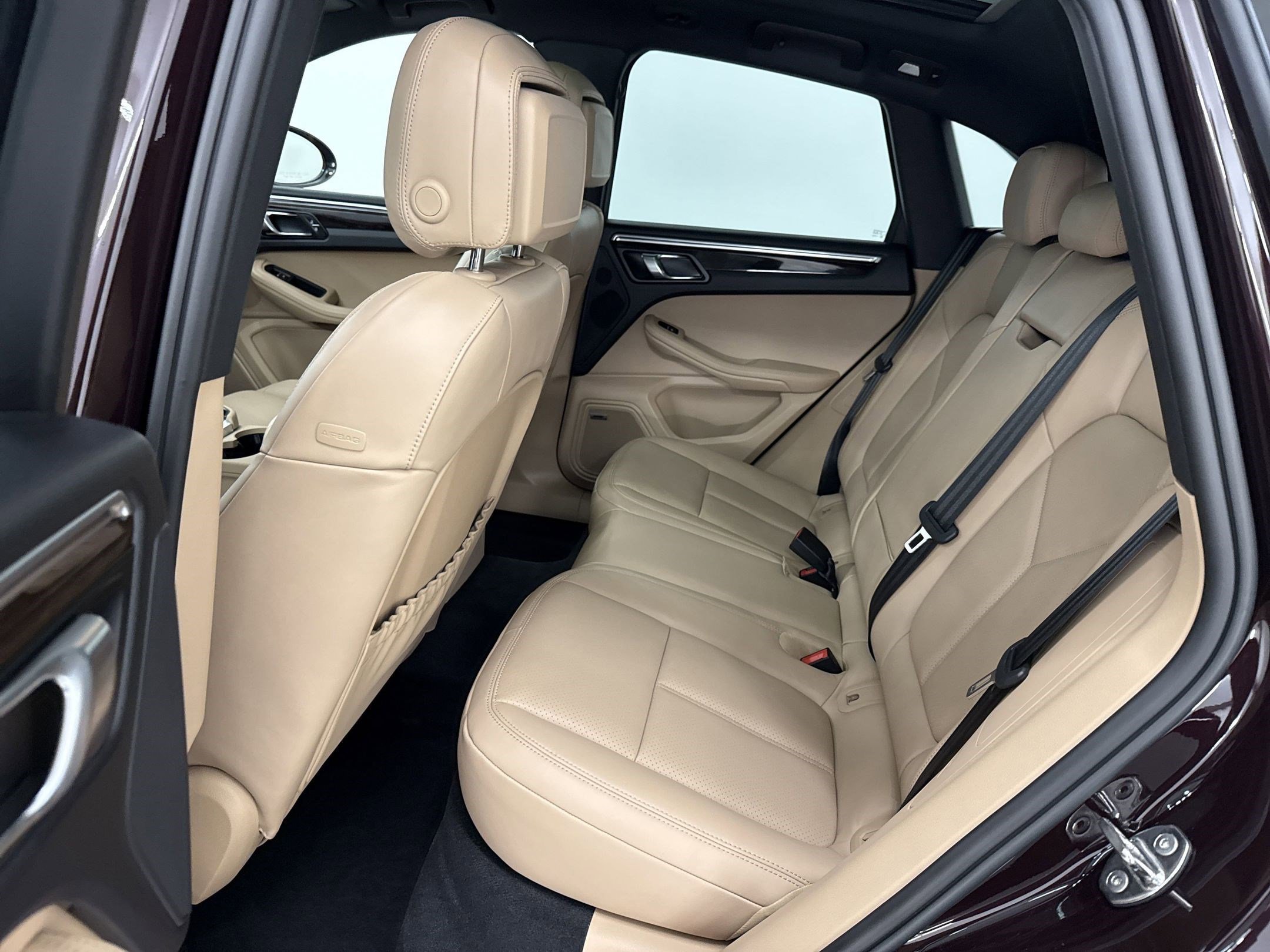 New 2025 Porsche Macan Turbo image 13