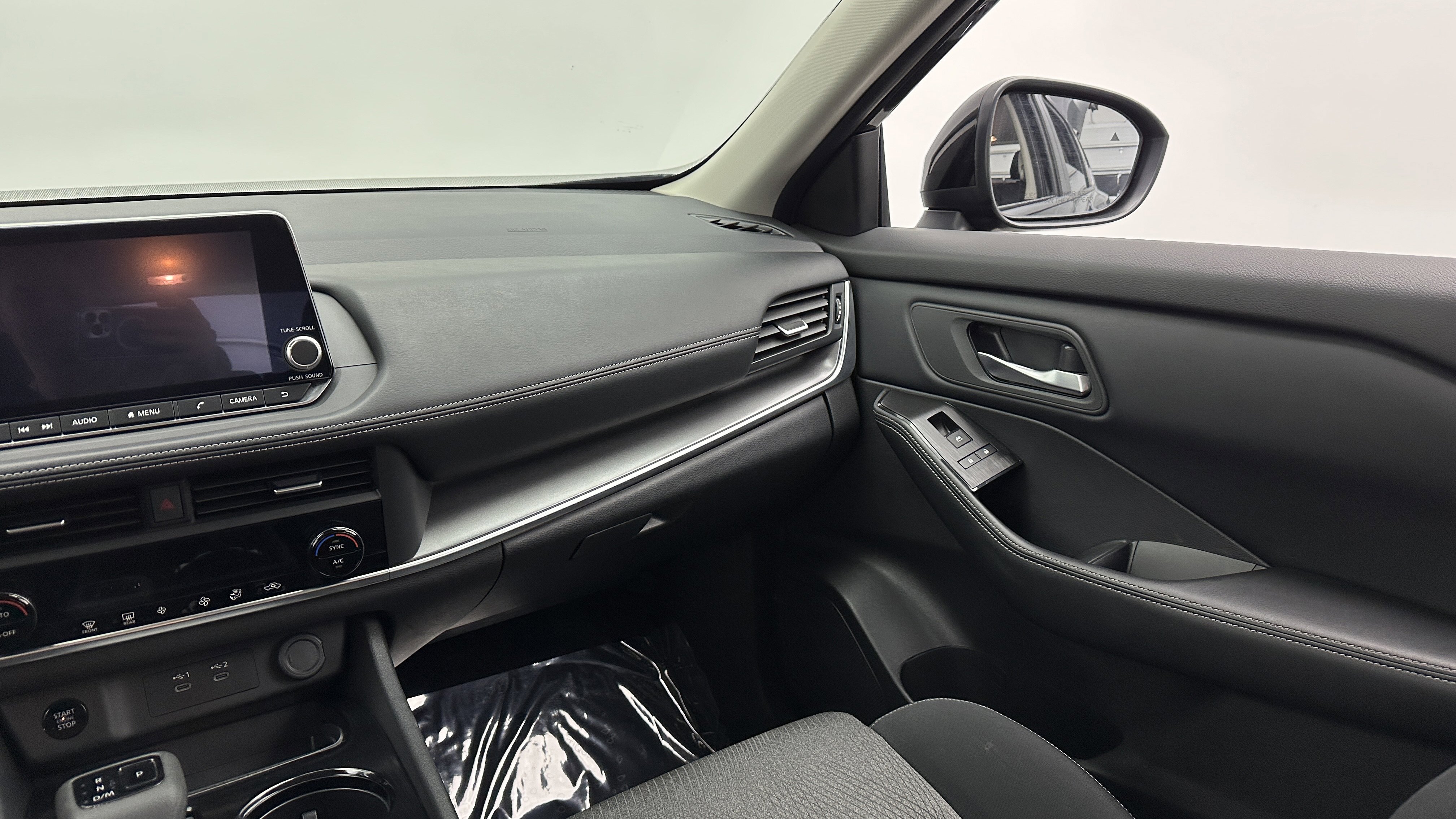 Used 2025 Nissan Rogue SV image 27