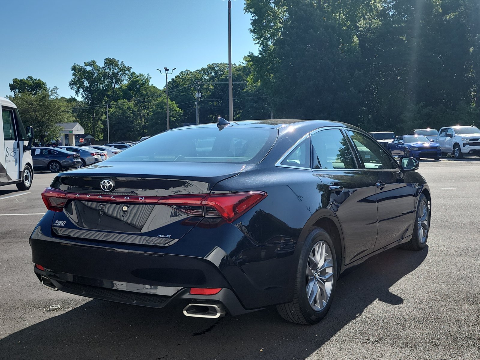 Used 2019 Toyota Avalon XLE w/ Moonroof Package FWD image 5