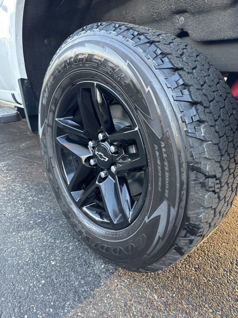 Used 2021 Chevrolet Silverado 1500 LT Trail Boss w/ LPO, Dark Essentials Package AWD/4WD image 7