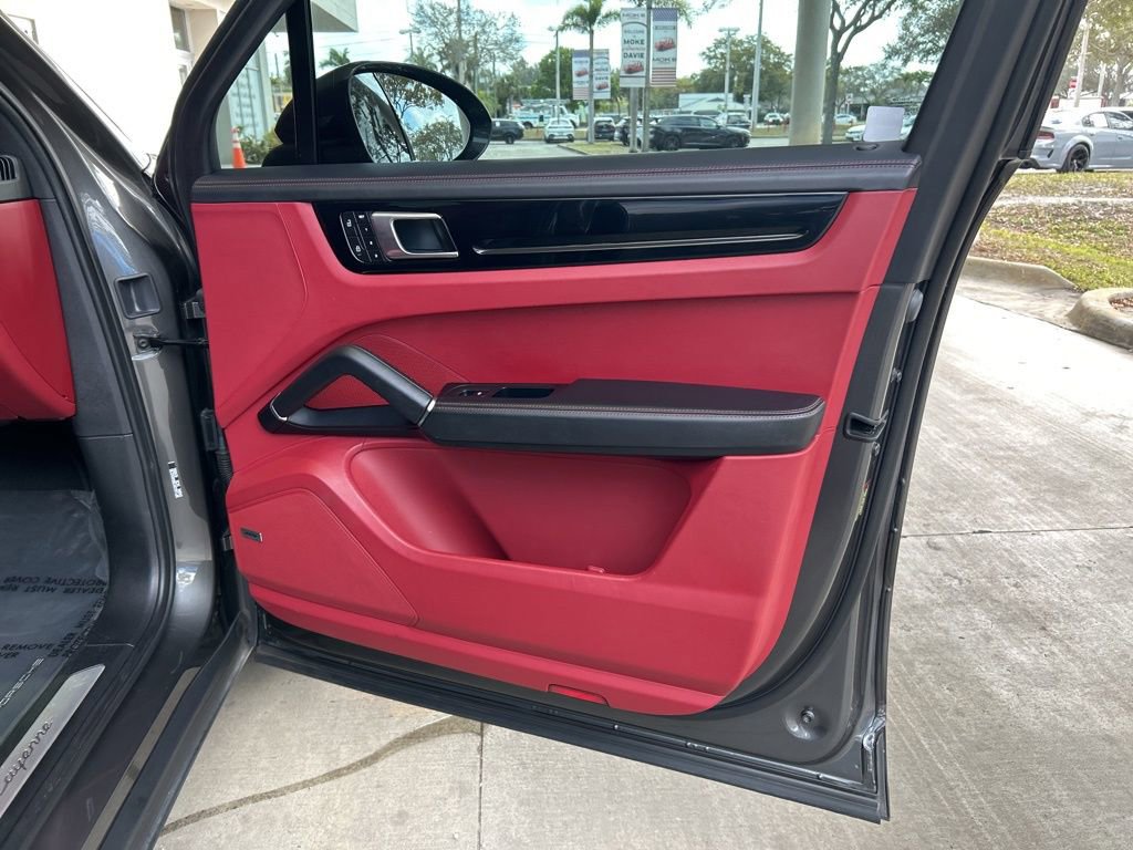 Used 2022 Porsche Cayenne w/ Premium Package Plus image 23
