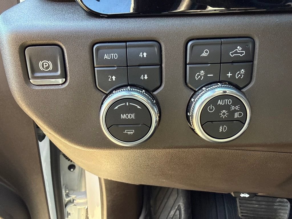 Used 2024 GMC Sierra 1500 SLT AWD/4WD image 23