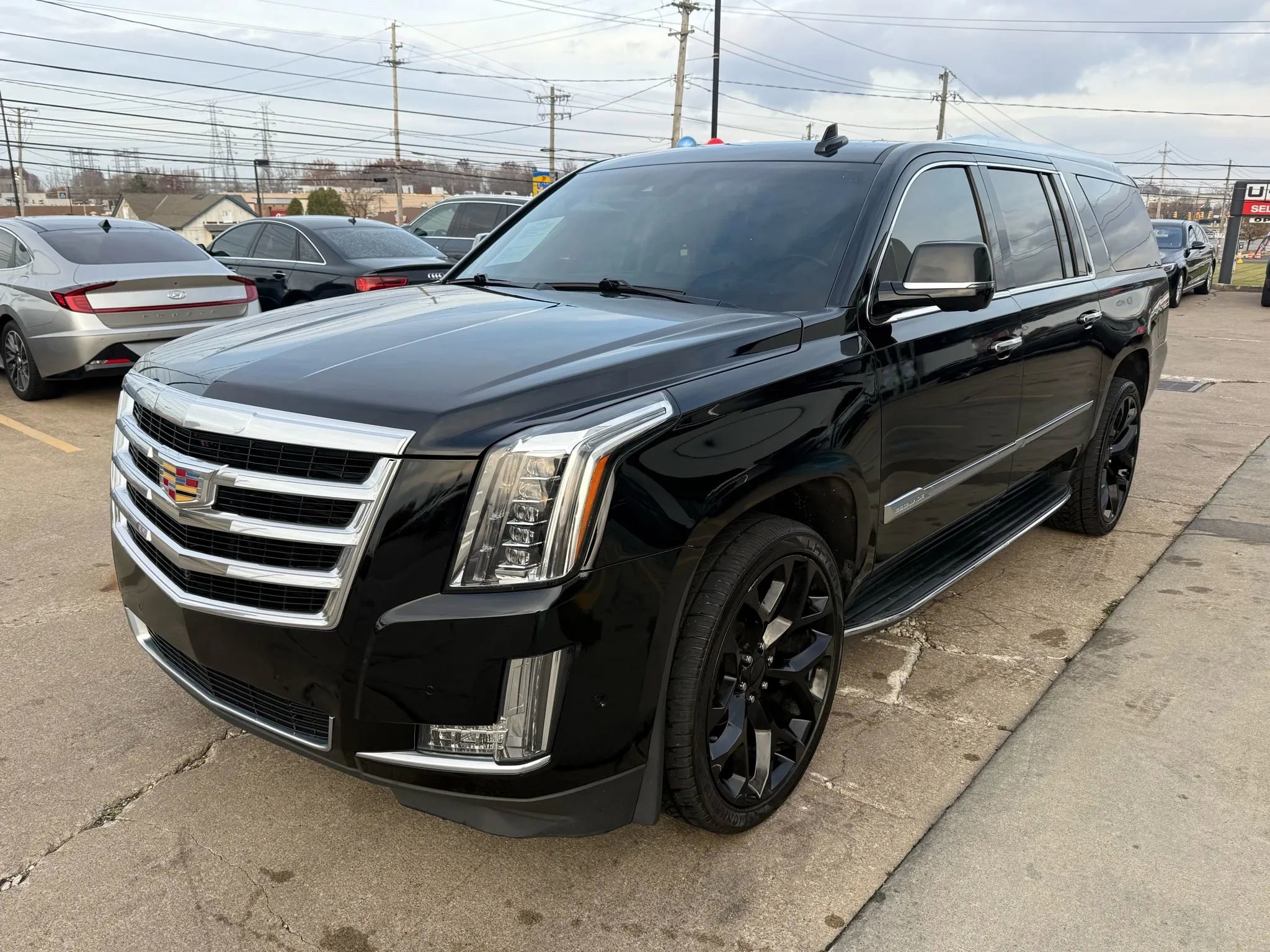 Used 2017 Cadillac Escalade ESV Luxury image 5