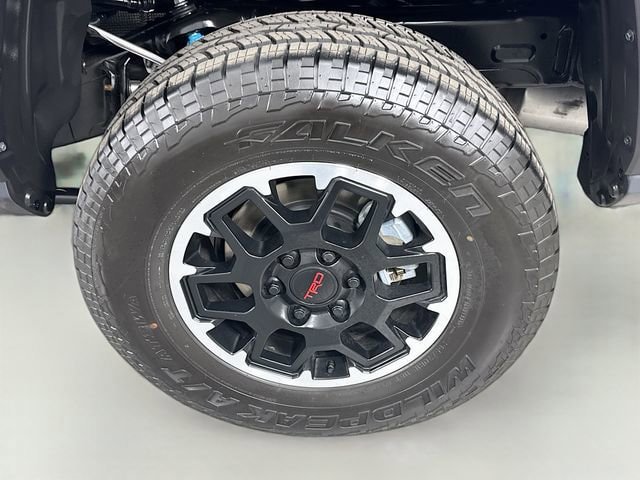 Certified 2025 Toyota Tacoma TRD Off-Road image 30