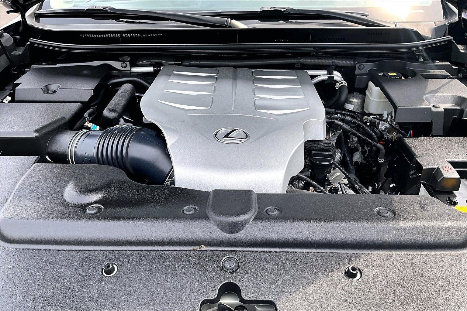 Used 2022 Lexus GX 460 w/ Accessory Package AWD/4WD image 9