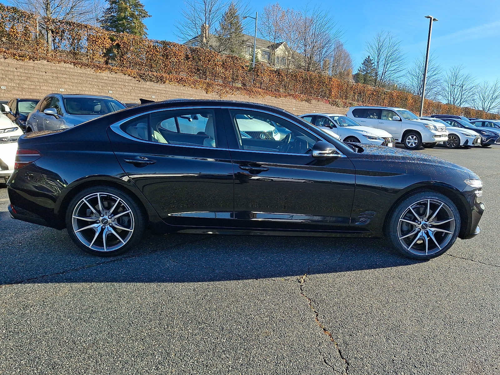 Used 2023 Genesis G70 2.0T image 4