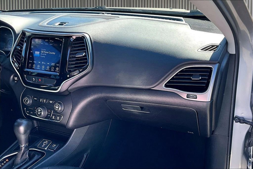 Used 2020 Jeep Cherokee Limited image 18