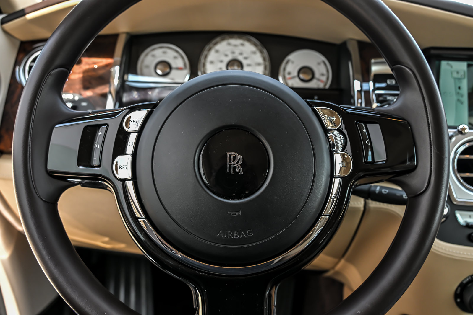 Used 2016 Rolls-Royce Wraith RWD image 32