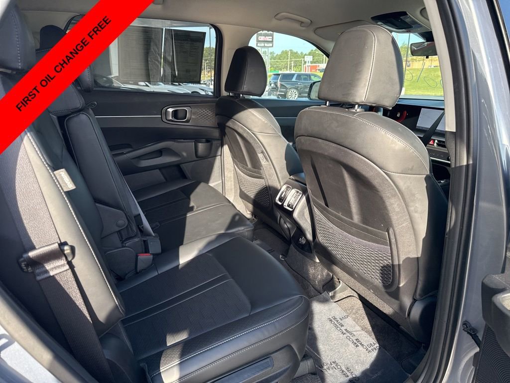 Used 2025 Kia Sorento S image 7