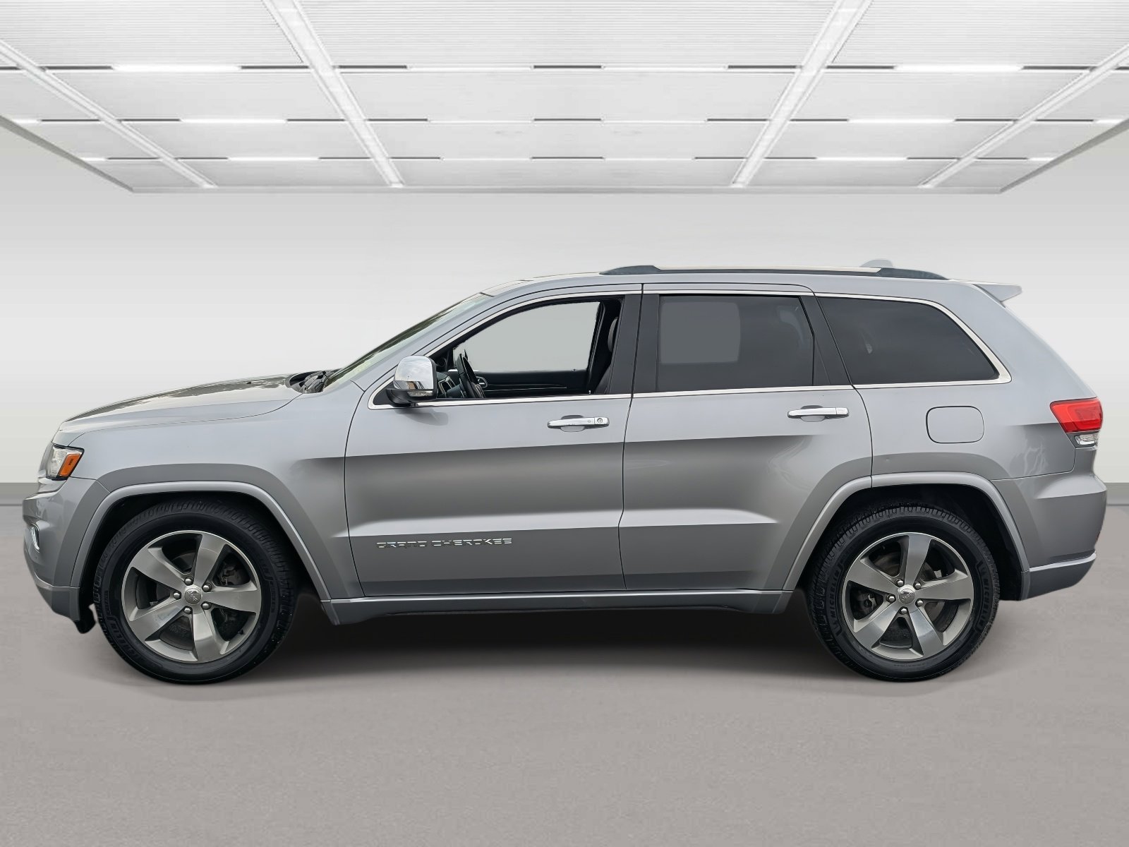 Used 2014 Jeep Grand Cherokee Overland image 2