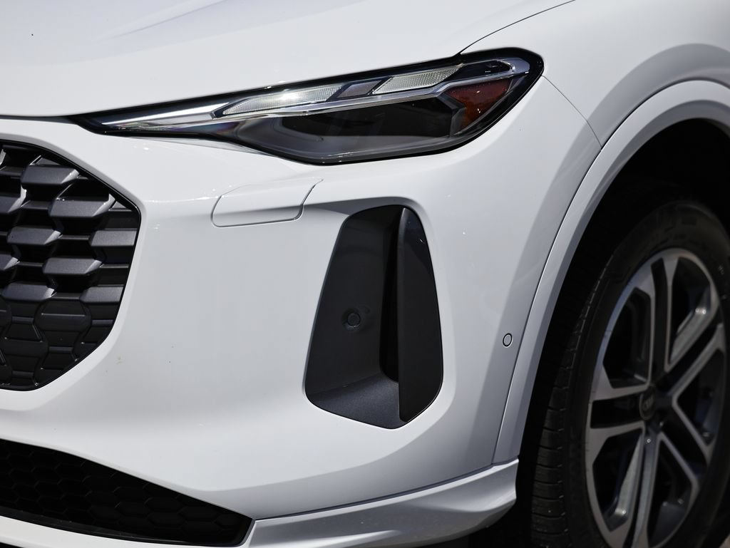 Certified 2025 Audi Q5 Premium w/ Convenience Package AWD/4WD image 12