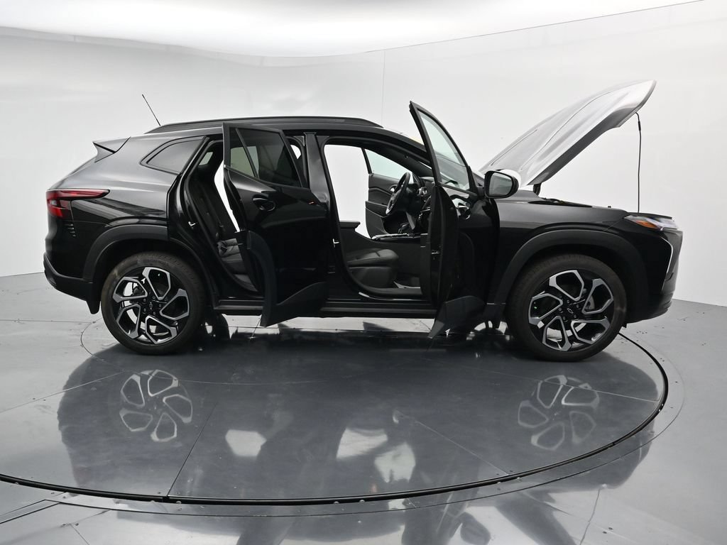 Used 2025 Chevrolet Trax RS w/ Driver Confidence Package FWD image 41