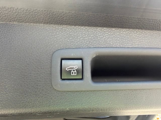 Used 2025 Toyota Sienna XLE FWD image 8