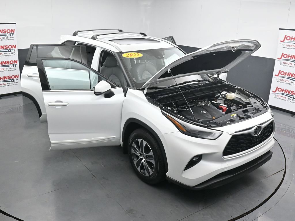 Used 2022 Toyota Highlander XLE AWD/4WD image 39