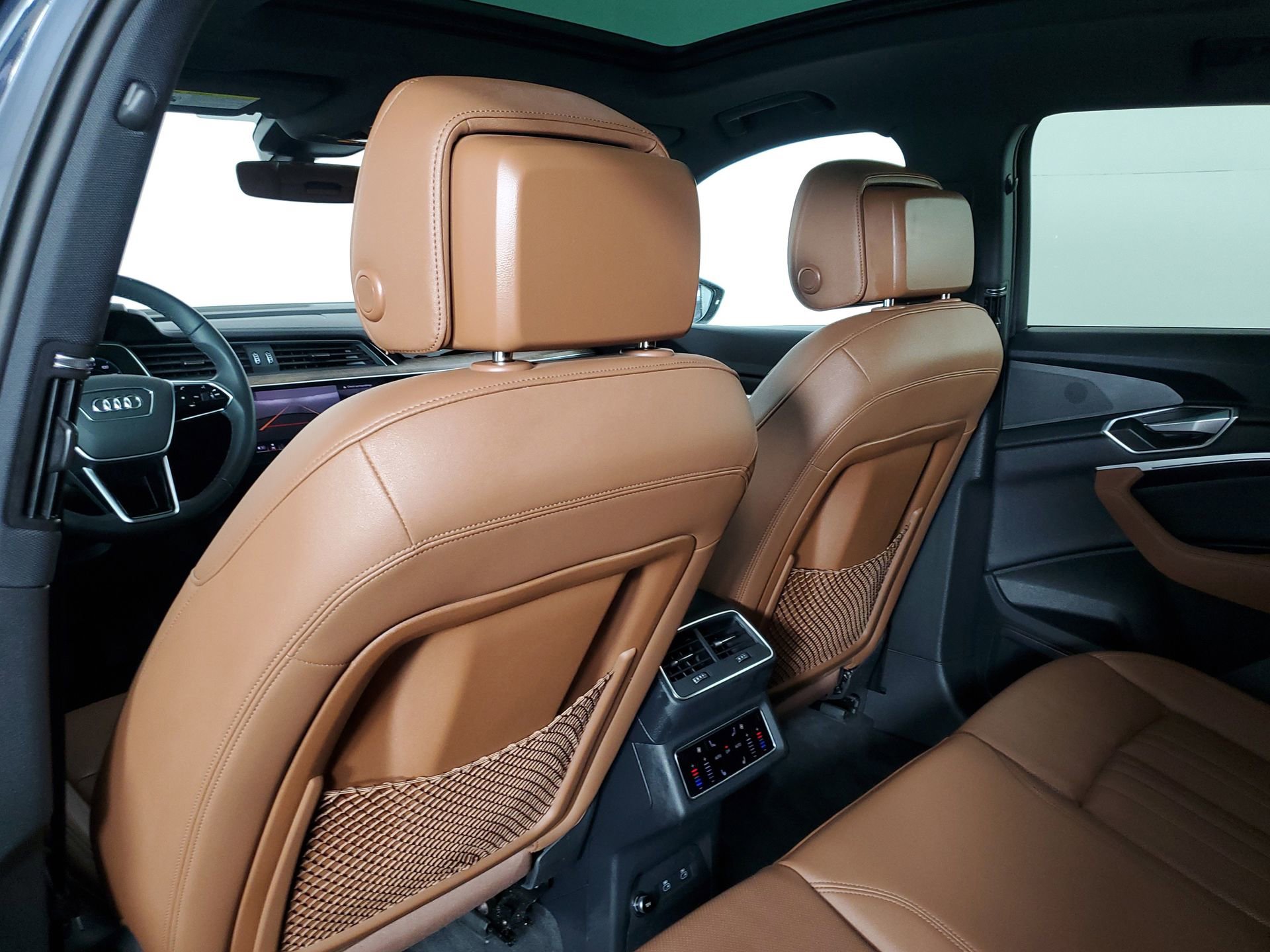 Used 2023 Audi e-tron Premium Plus w/ Premium Plus Package image 54