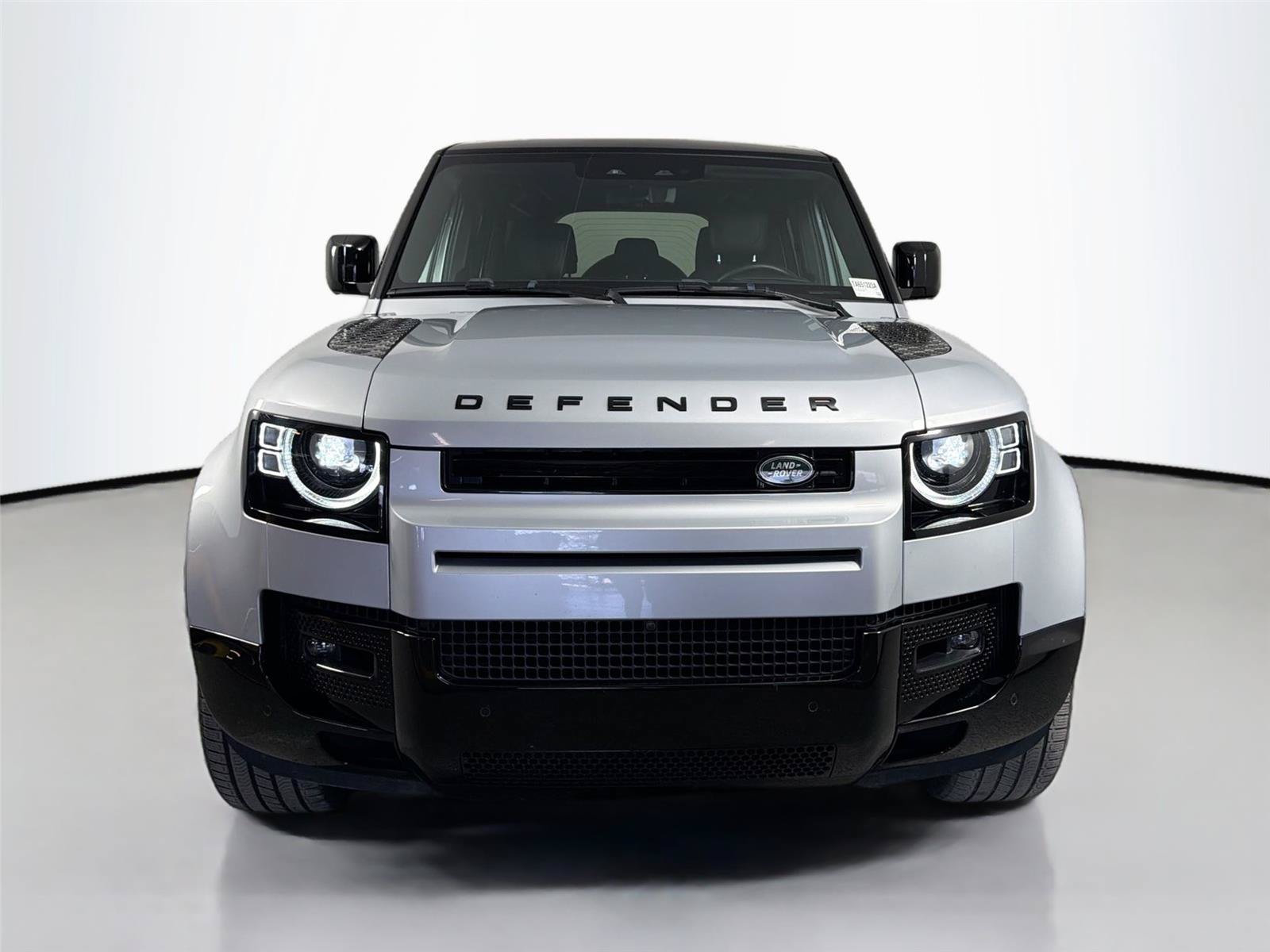 Used 2024 Land Rover Defender 110 X-Dynamic SE AWD/4WD image 2