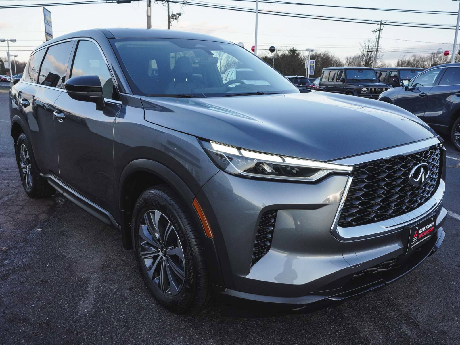 Used 2025 INFINITI QX60 Pure w/ Cargo Package image 3