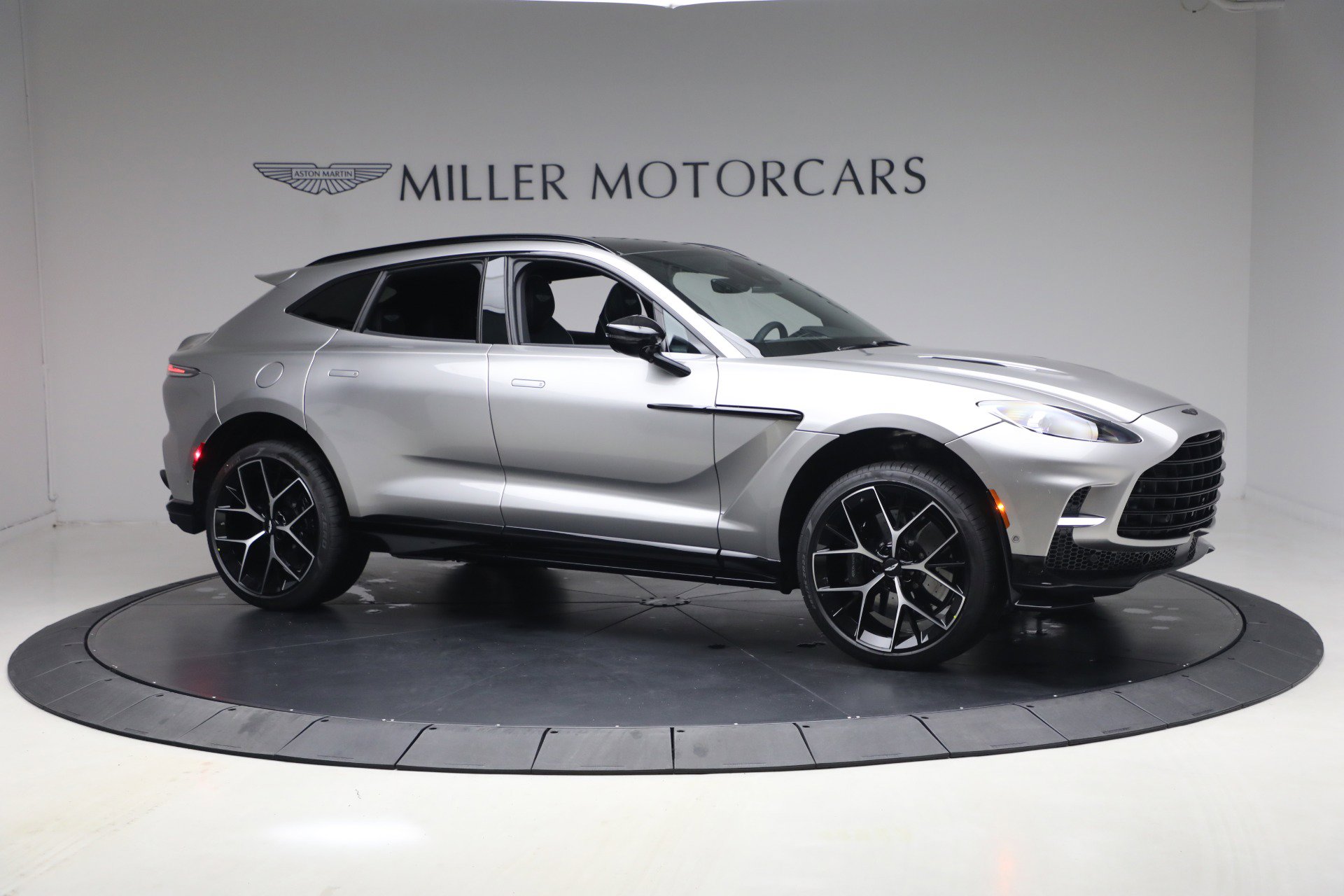 New 2026 Aston Martin DBX 707 image 10