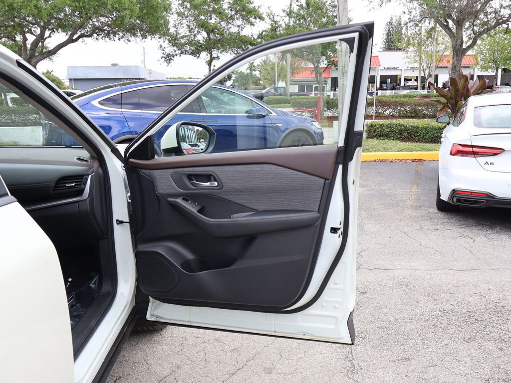 Used 2023 Nissan Rogue SV FWD image 20