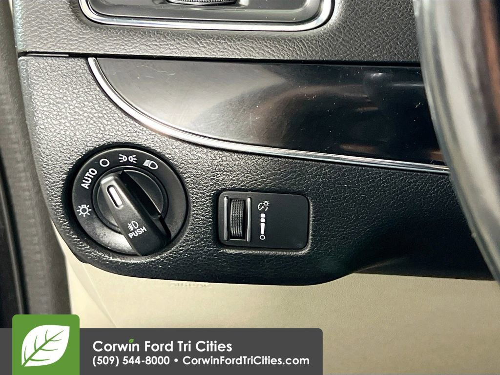 Used 2018 Dodge Grand Caravan SXT image 19