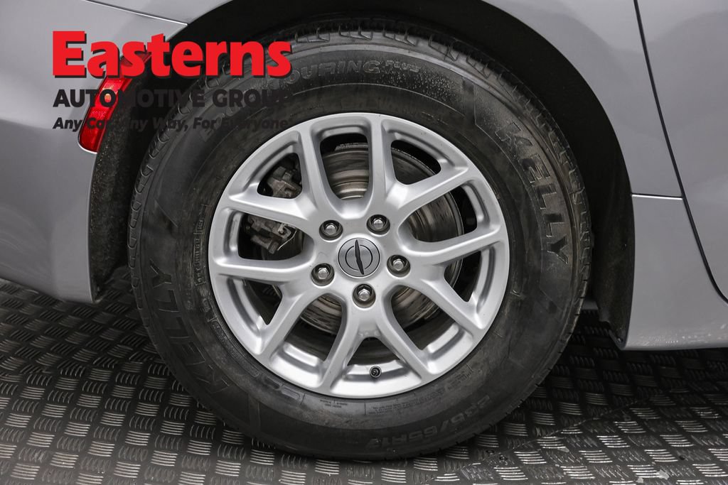 Used 2021 Chrysler Pacifica Touring-L FWD image 33