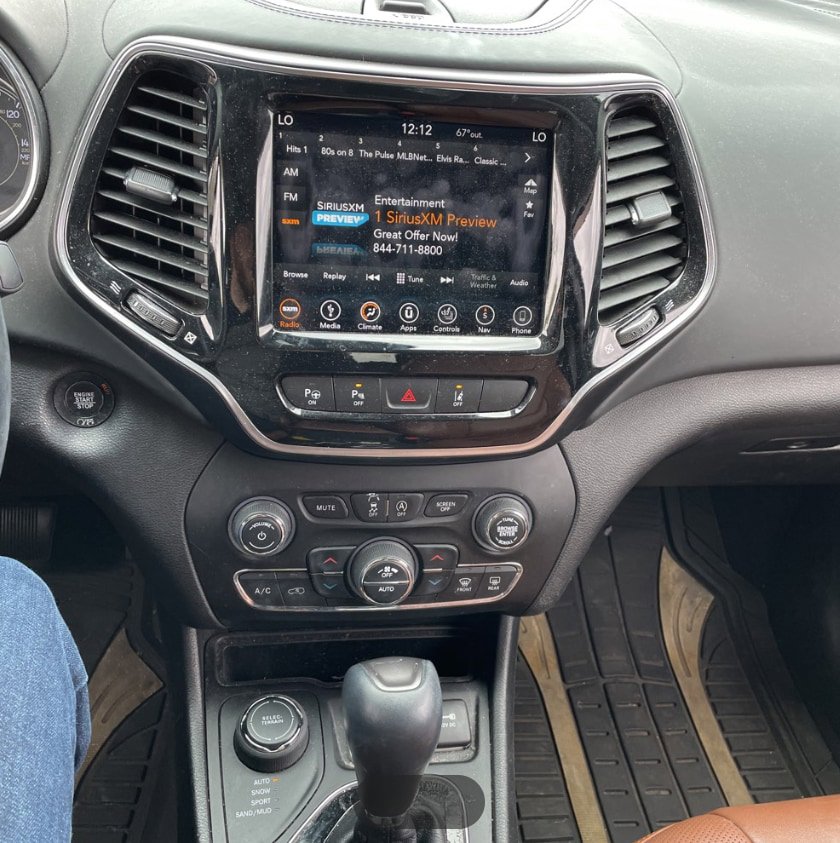 Used 2019 Jeep Cherokee Overland w/ Technology Group AWD/4WD image 16