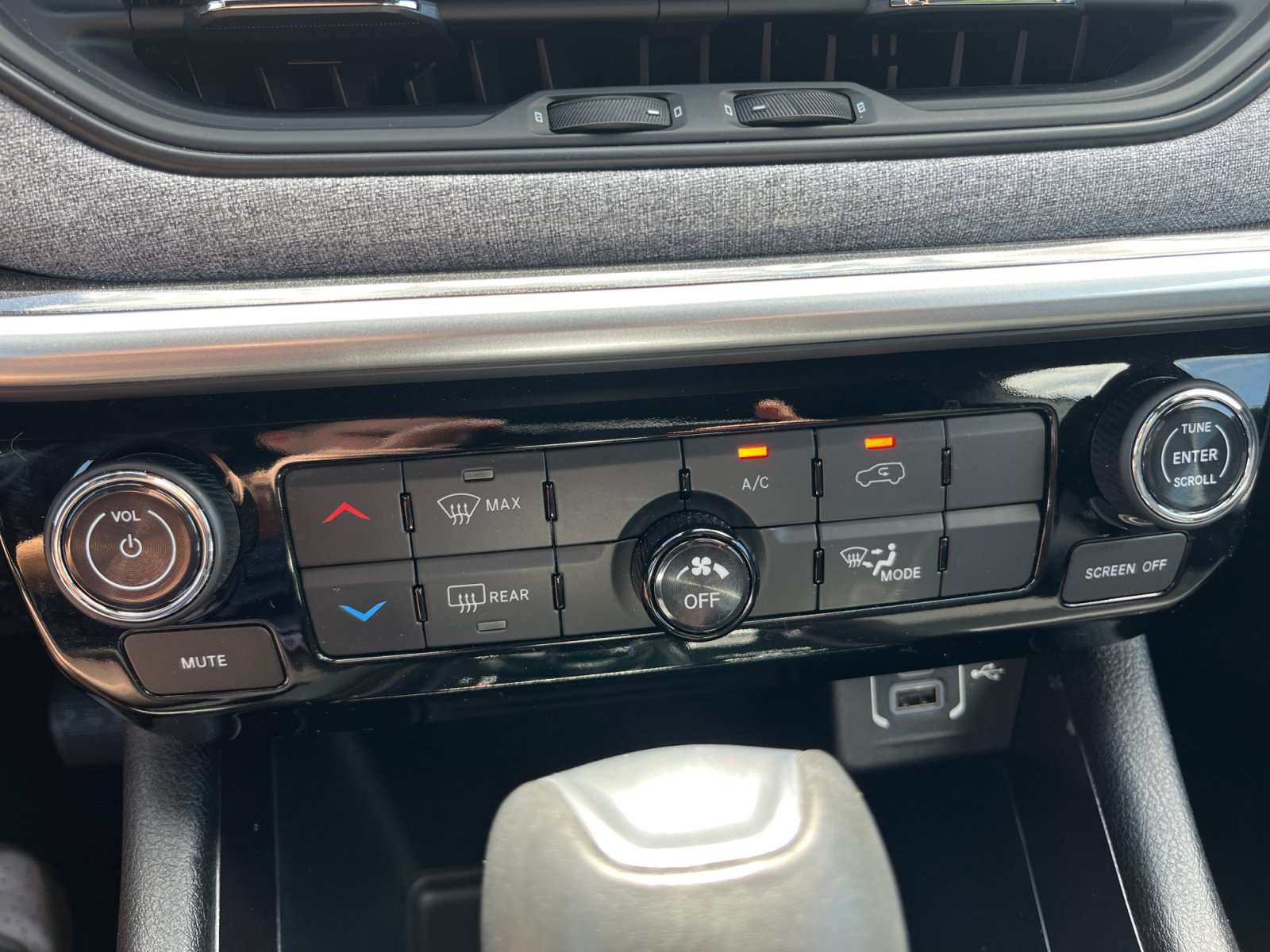 Certified 2023 Jeep Compass Latitude AWD/4WD image 23