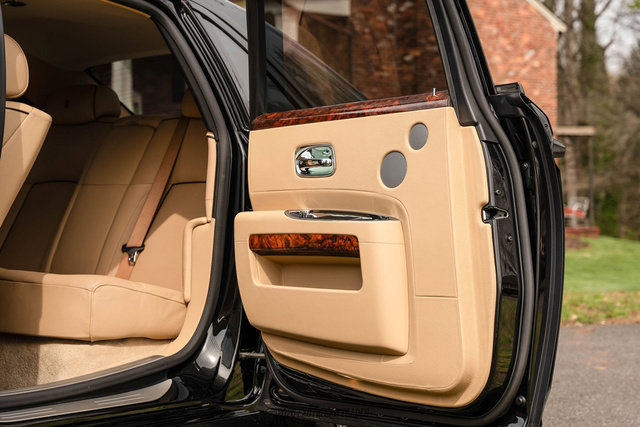 Used 2014 Rolls-Royce Ghost image 35