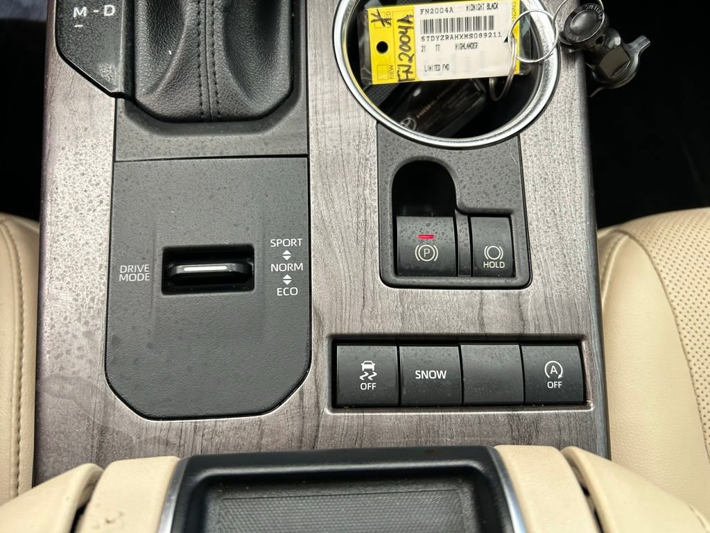 Used 2021 Toyota Highlander Limited image 28
