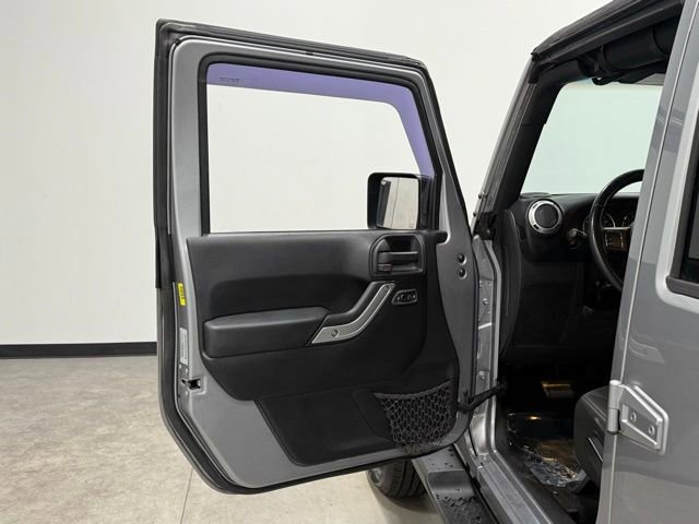 Used 2015 Jeep Wrangler Unlimited Sahara image 13