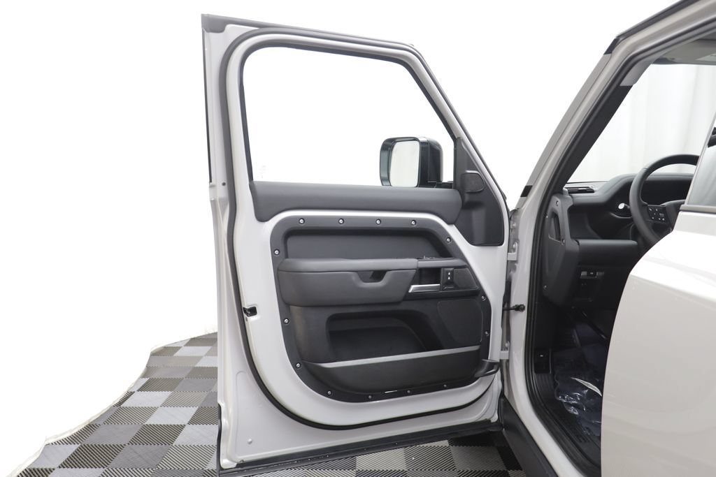 Certified 2026 Land Rover Defender 110 S AWD/4WD image 4