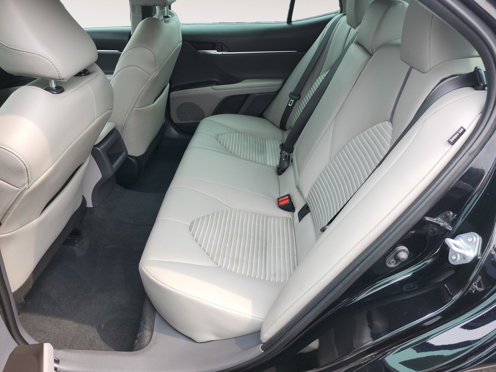 Used 2022 Toyota Camry SE FWD image 14
