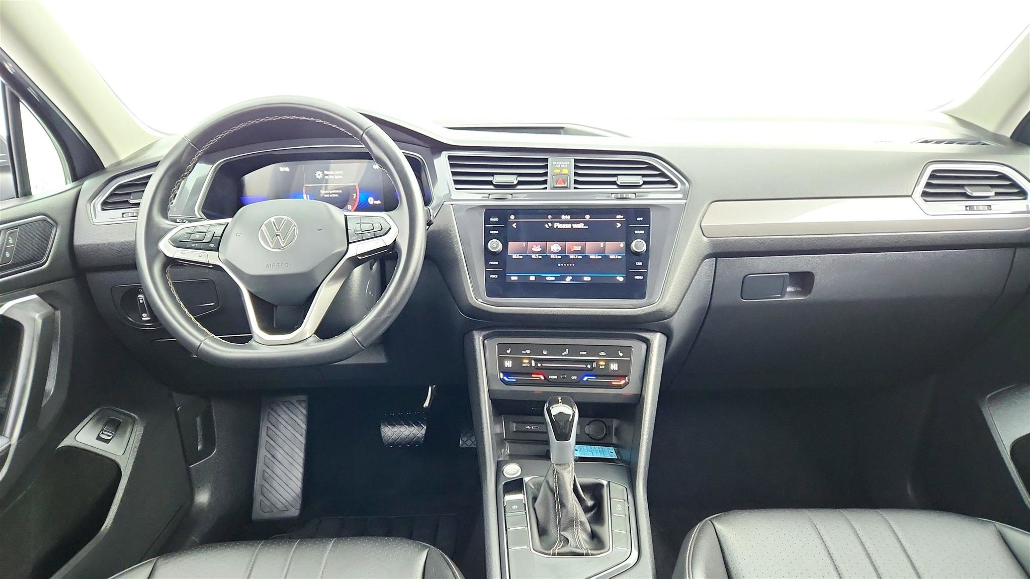 Used 2024 Volkswagen Tiguan SE image 27