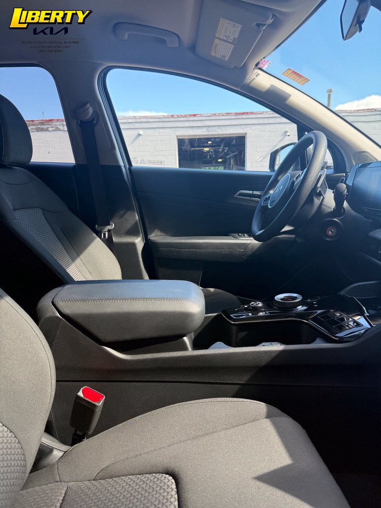 Used 2023 Kia Sportage LX AWD/4WD image 9
