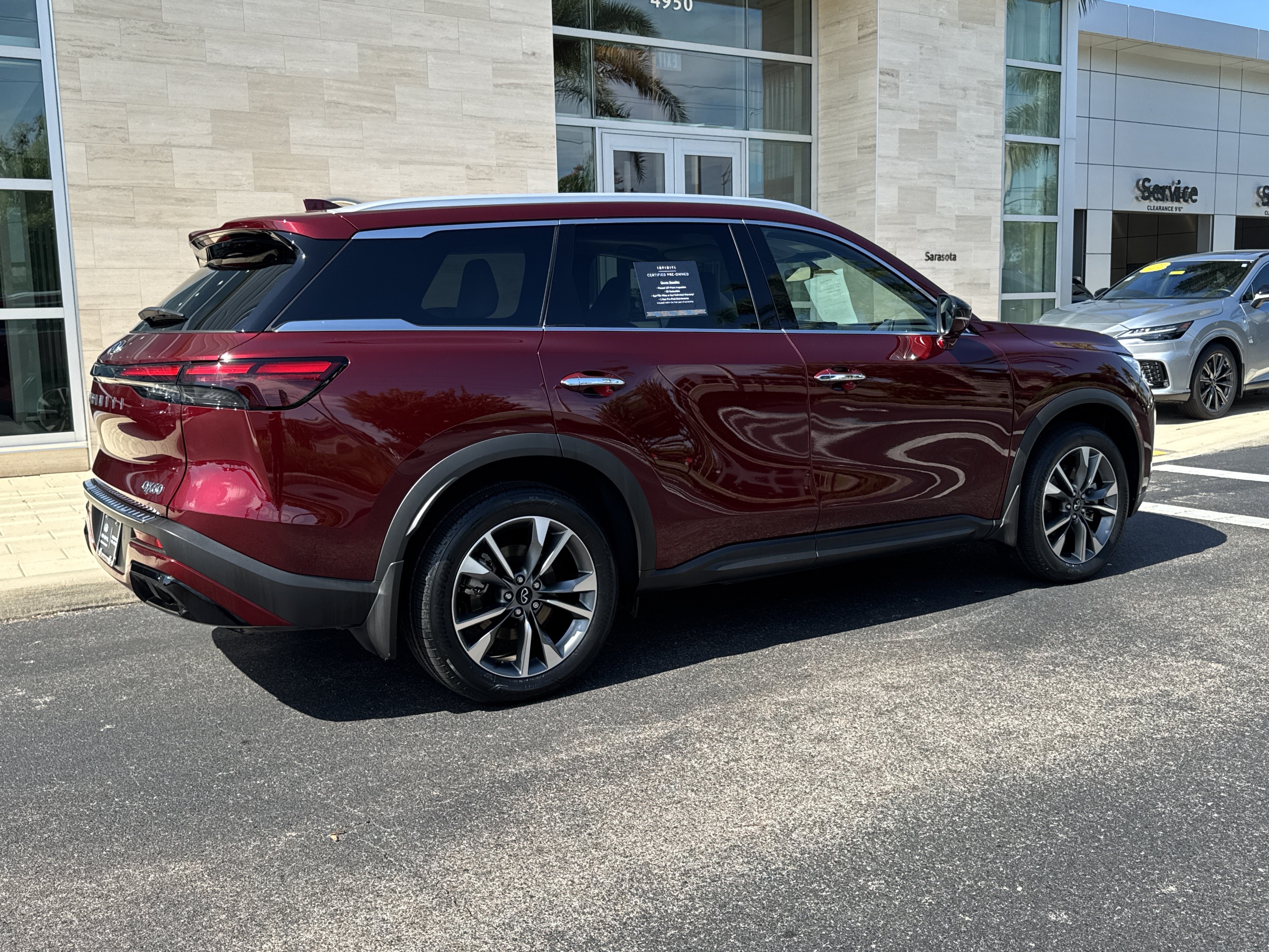 Certified 2023 INFINITI QX60 Luxe w/ Cargo Package FWD image 4