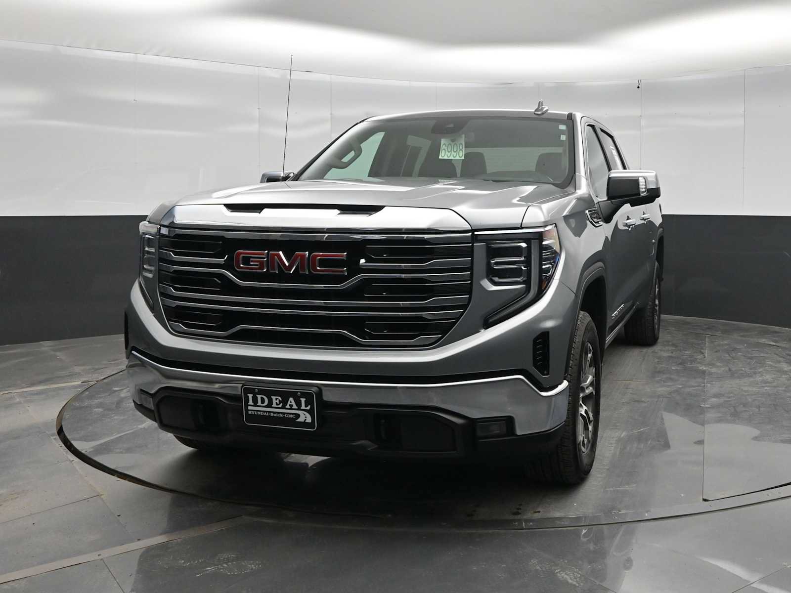 Used 2026 GMC Sierra 1500 SLT AWD/4WD image 3