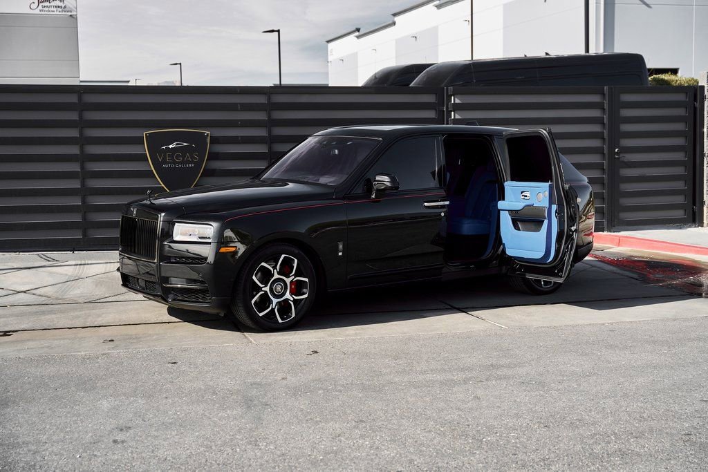 Used 2021 Rolls-Royce Cullinan Black Badge image 17