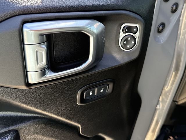 Used 2023 Jeep Wrangler Unlimited Rubicon w/ Cold Weather Group AWD/4WD image 17