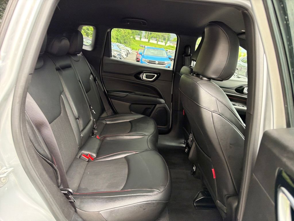 Used 2025 Jeep Compass Trailhawk AWD/4WD image 47