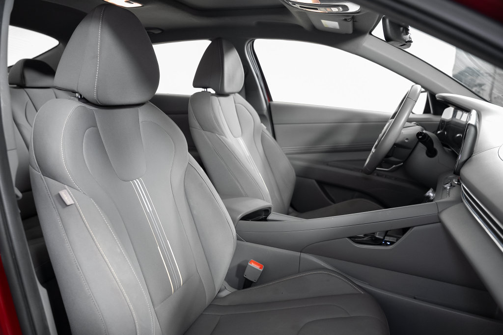 Certified 2025 Hyundai Elantra SEL FWD image 24