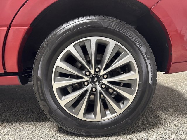 Used 2017 Lincoln Navigator Select image 17